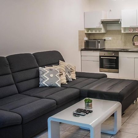 Apartman Garden Lägenhet Cserkeszőlő Exteriör bild