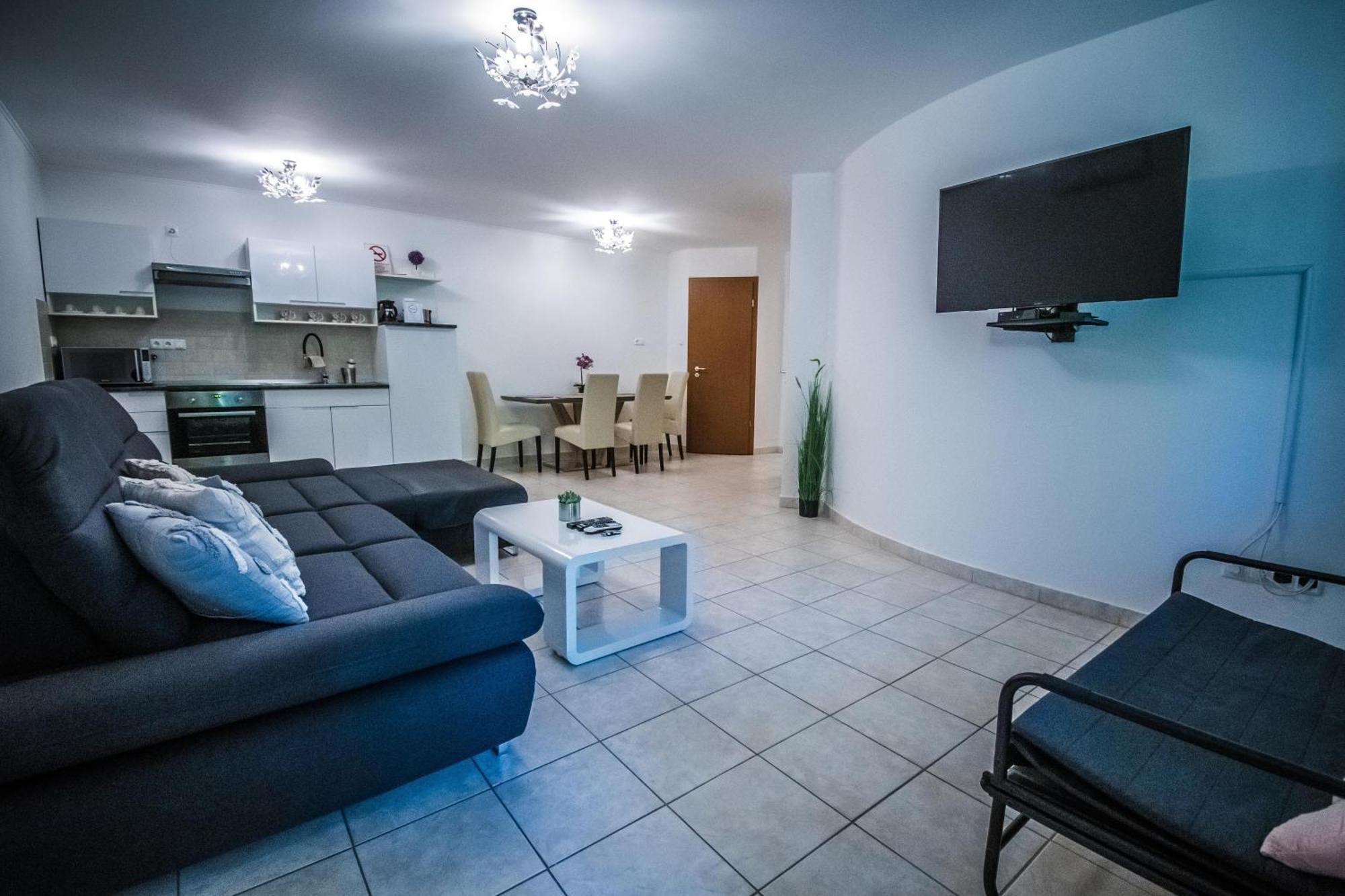 Apartman Garden Lägenhet Cserkeszőlő Exteriör bild