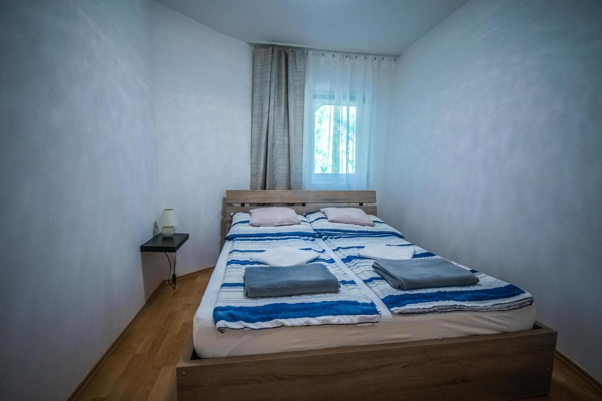 Apartman Garden Lägenhet Cserkeszőlő Exteriör bild