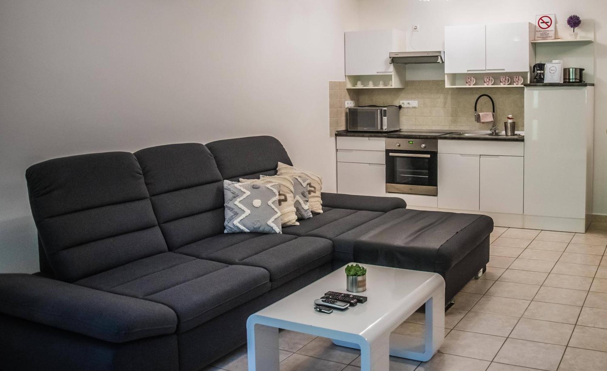 Apartman Garden Lägenhet Cserkeszőlő Exteriör bild