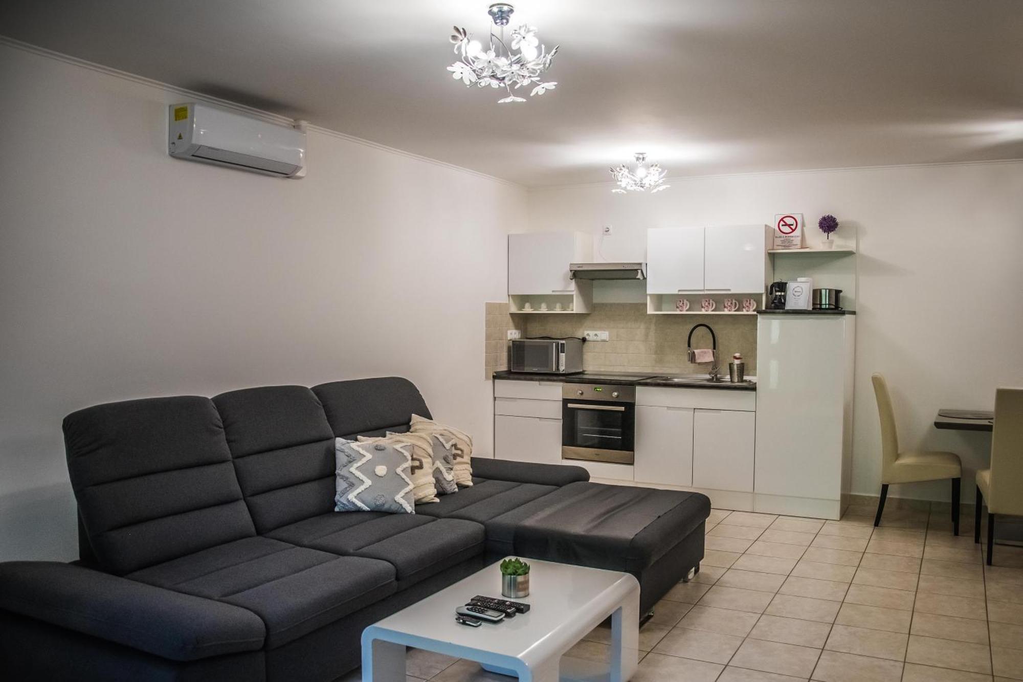 Apartman Garden Lägenhet Cserkeszőlő Exteriör bild