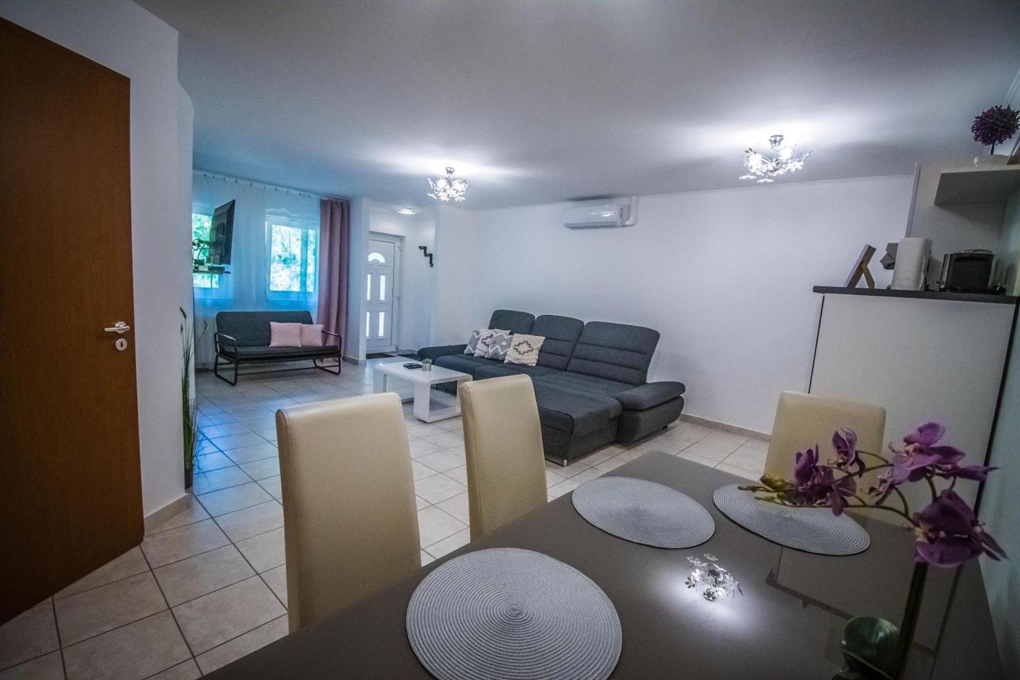 Apartman Garden Lägenhet Cserkeszőlő Exteriör bild