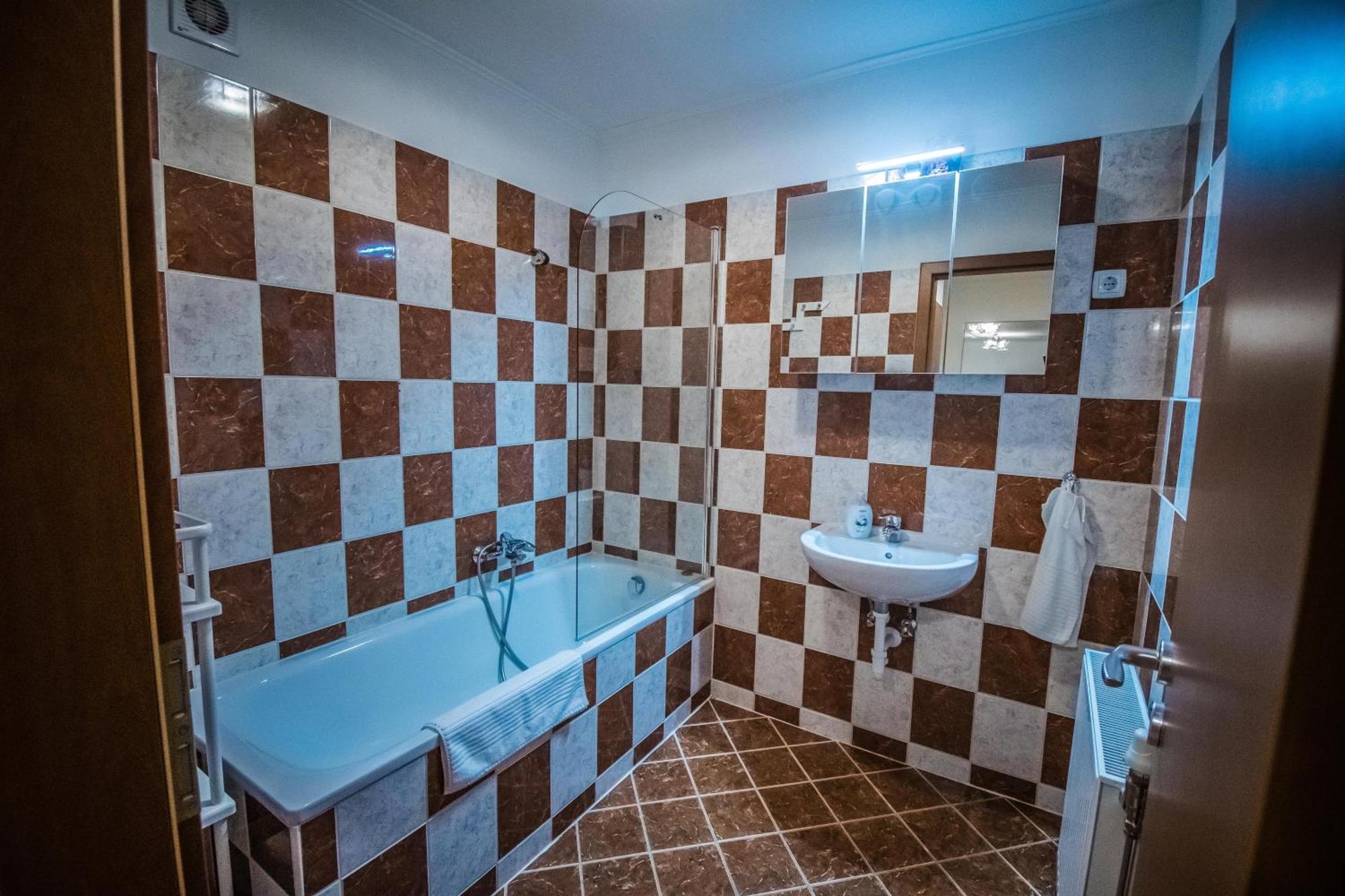 Apartman Garden Lägenhet Cserkeszőlő Exteriör bild