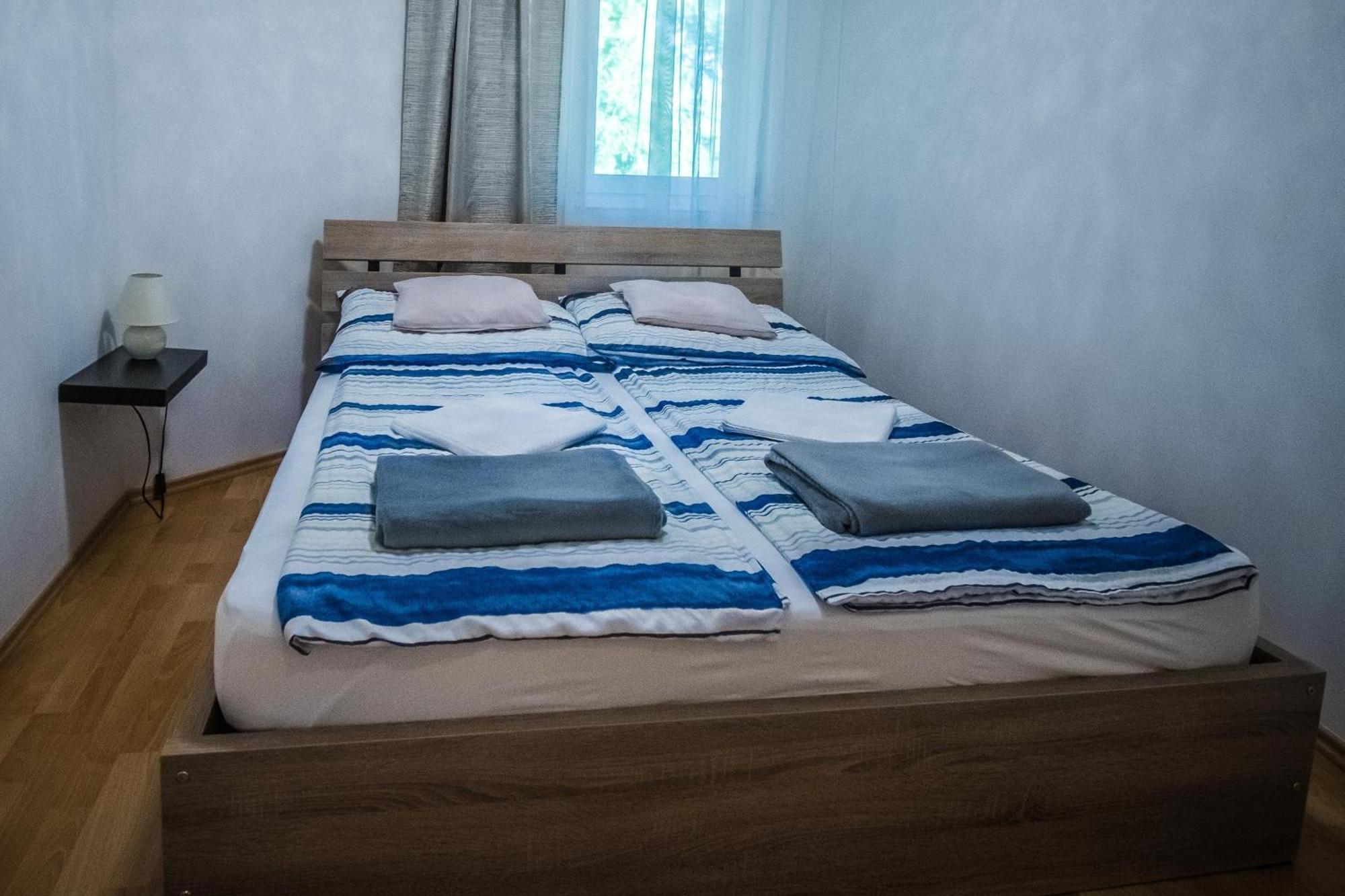 Apartman Garden Lägenhet Cserkeszőlő Exteriör bild